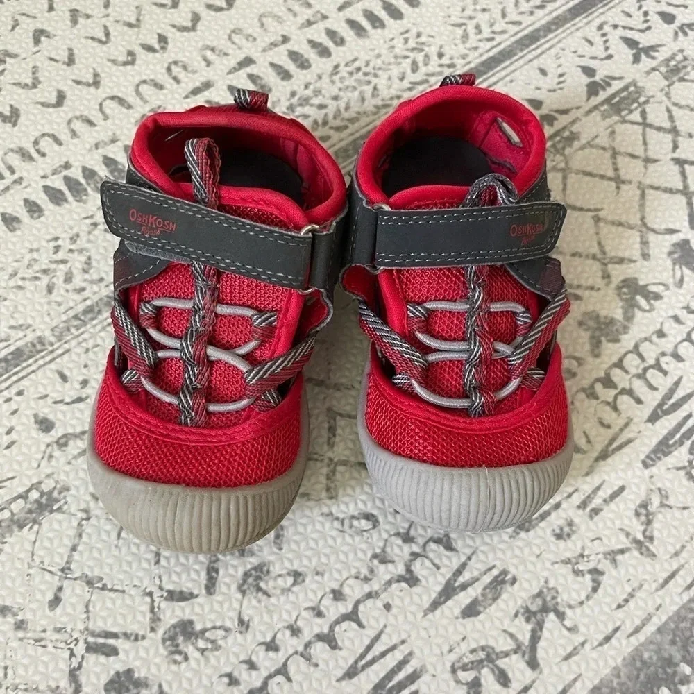 🦋 Clearance Toddler size 6 water shoes OshKosh‎